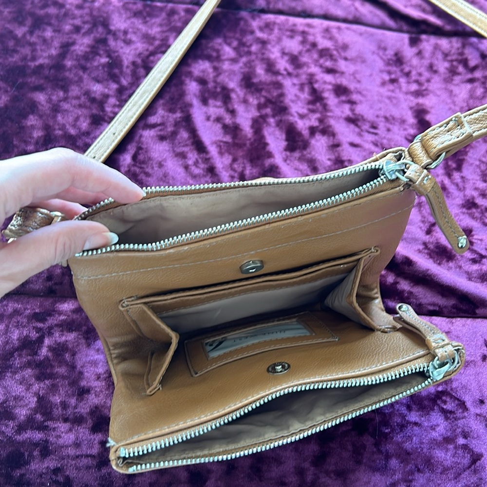 Nine West satchel, light brown,2 pocket zip up sides,small but a lot of storage - Picture 3 of 4